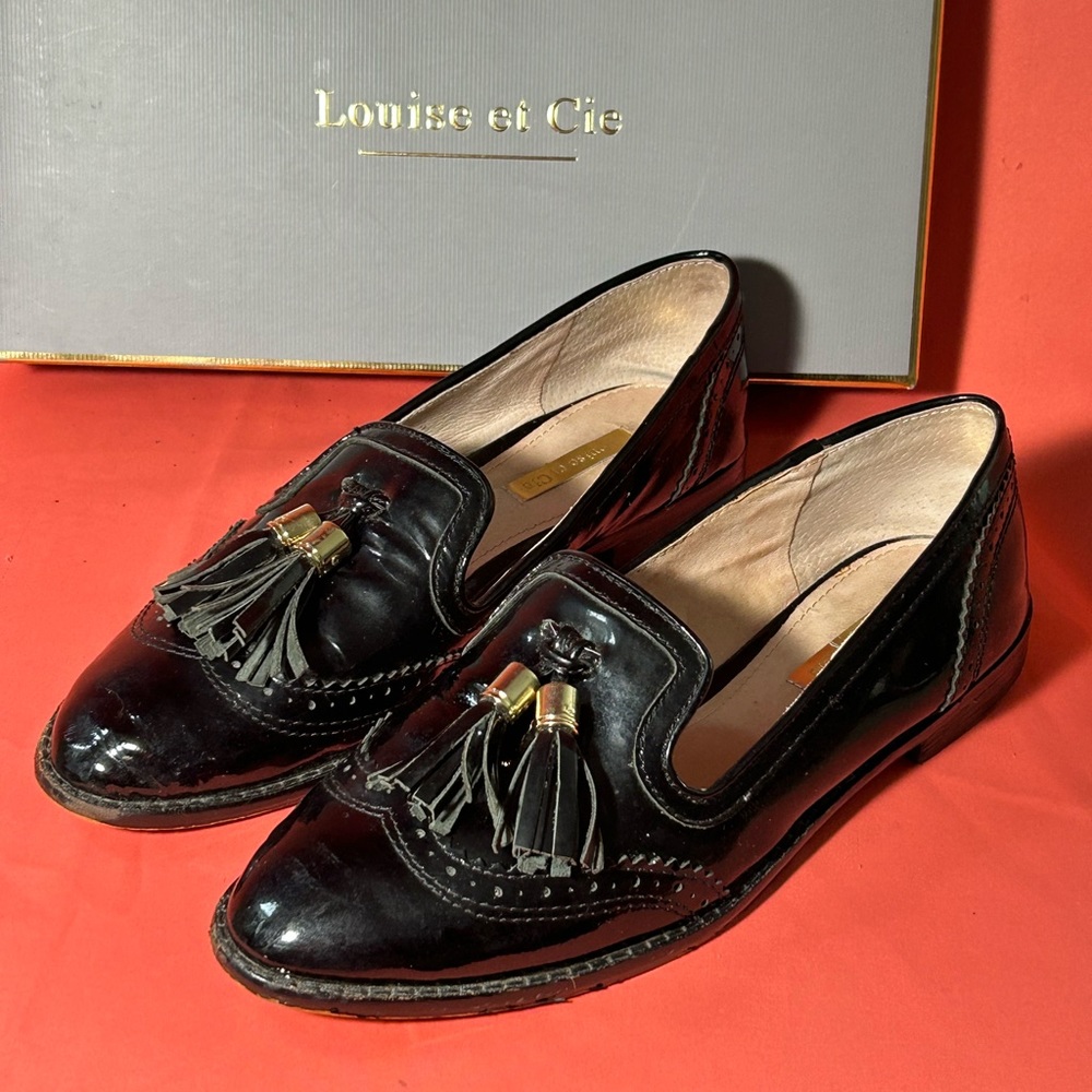 BLACK PATENT LEATHER LOAFERS WITH TASSELS